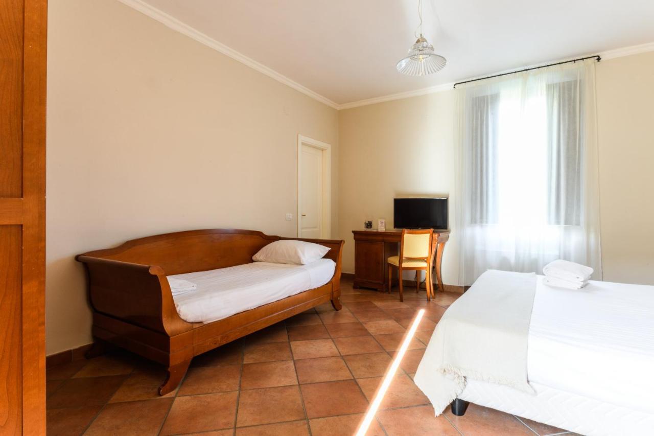 Cas'E Charming House Family Hotel Caserta Exterior photo