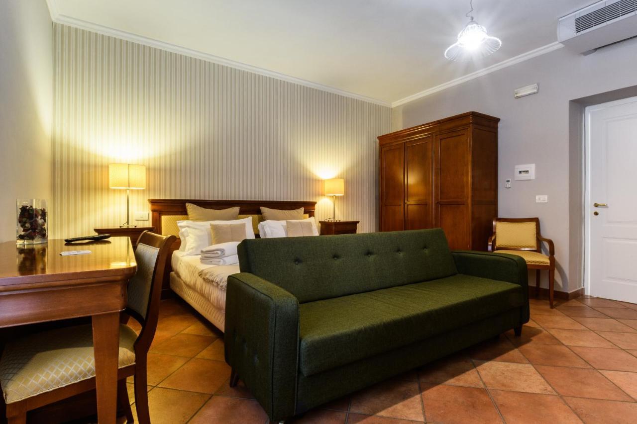 Cas'E Charming House Family Hotel Caserta Exterior photo