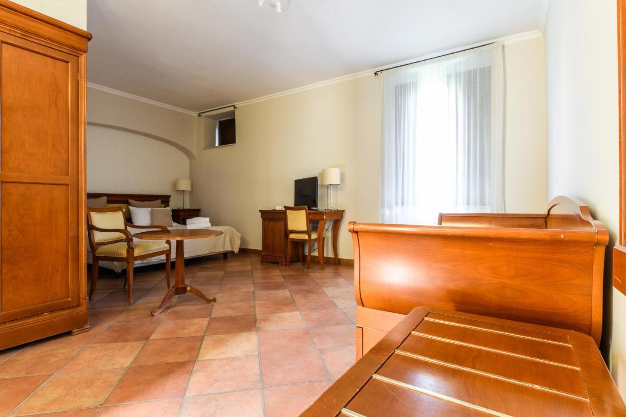 Cas'E Charming House Family Hotel Caserta Exterior photo